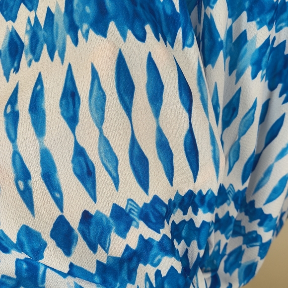 Unknown Womans V Neck Tie Front Blue /White Patterned Loose Fit Sheer Shirt 2XL - Picture 4 of 8